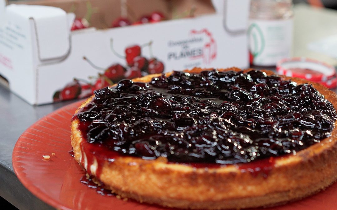 tarta de queso y mermelada de cerezas