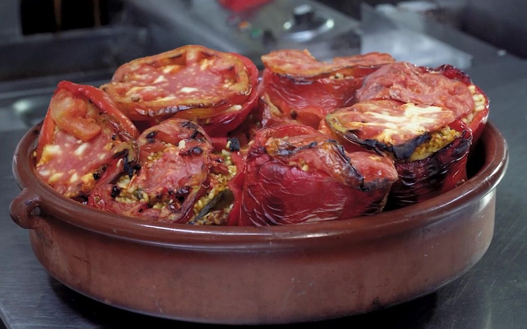 Pimientos rellenos de arroz y atún – Pebres farcits